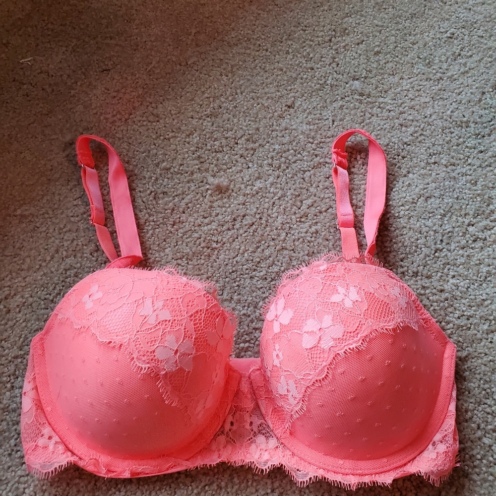 Victoria's Secret bra, peach, 32DD